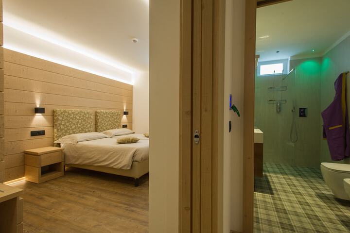 Room 4 of 92