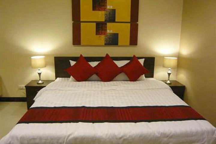 Room 4 of 28
