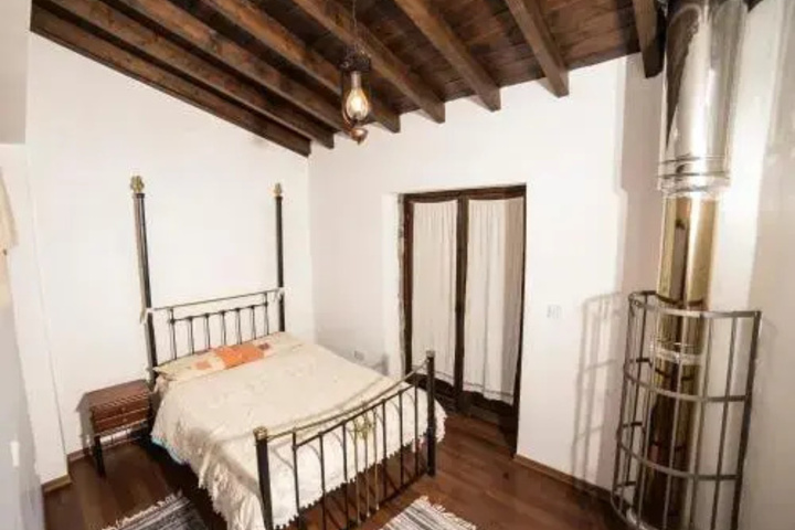 Room 2 of 10