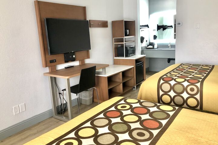 Room 18 of 76