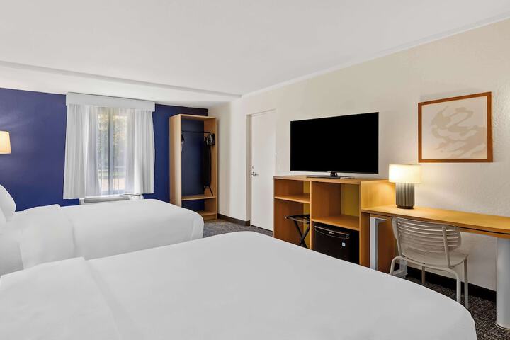 2 Queen Beds (3 of 11)