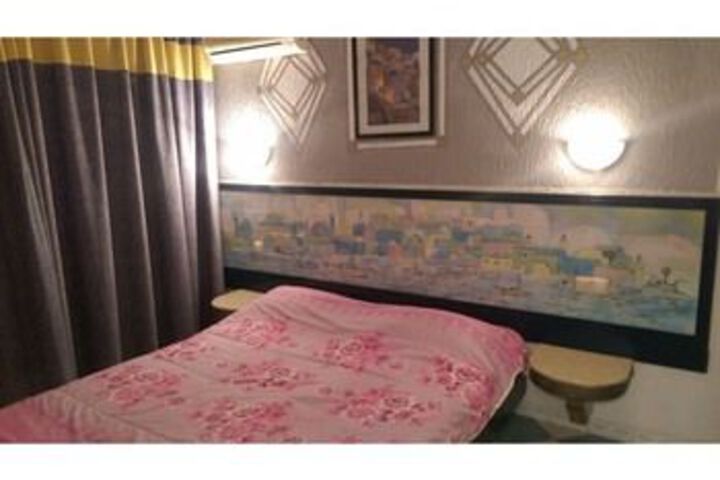 Room 13 of 33