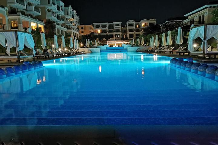 Pool 15 of 60