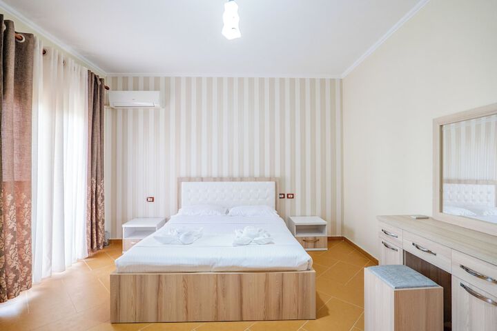 Room 16 of 77