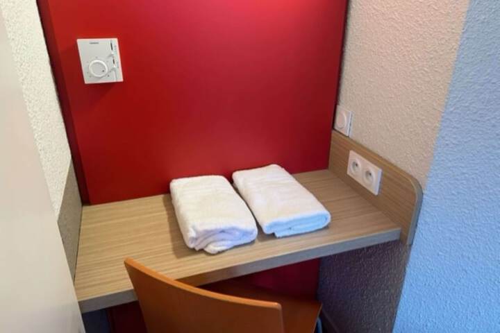 Room 15 of 35