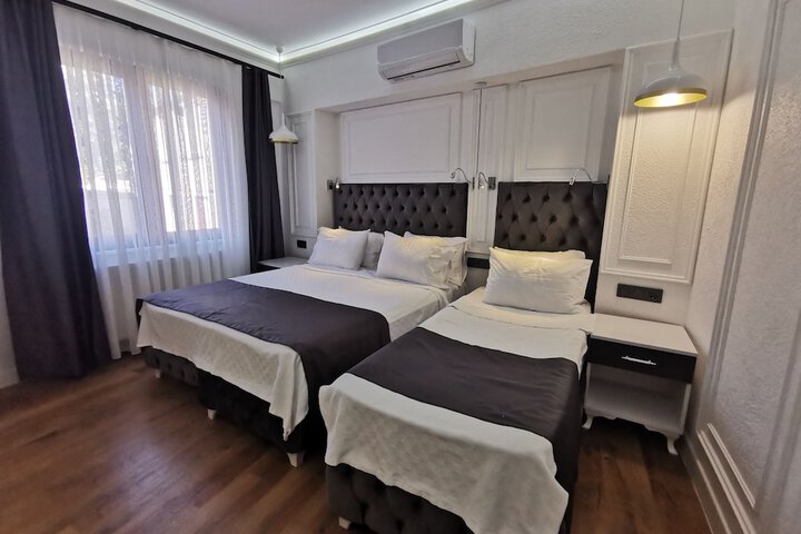 Room 8 of 85