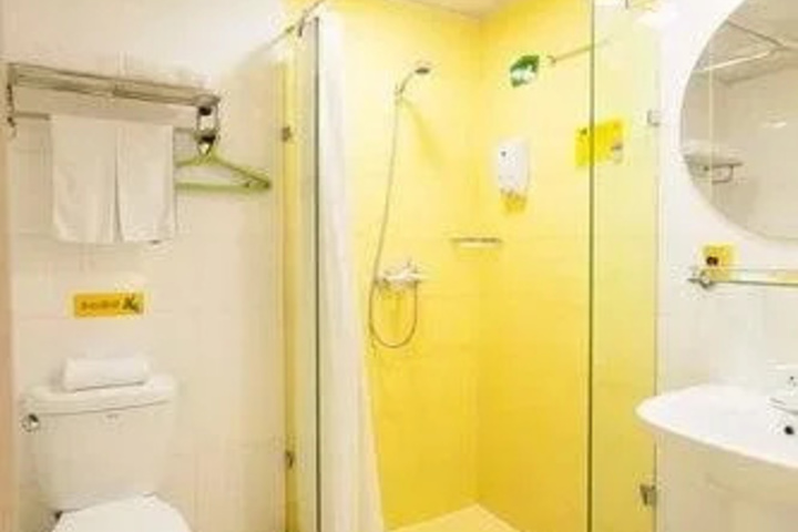 Room 9 of 16