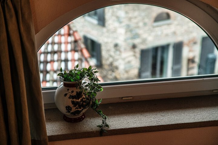 Room 32 of 102