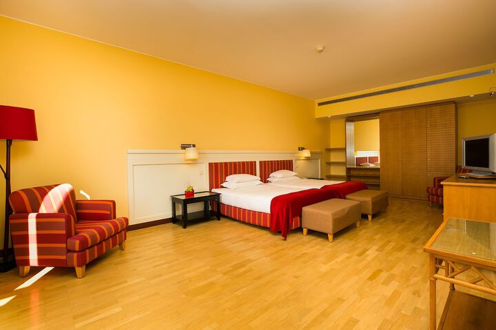 Room 26 of 63