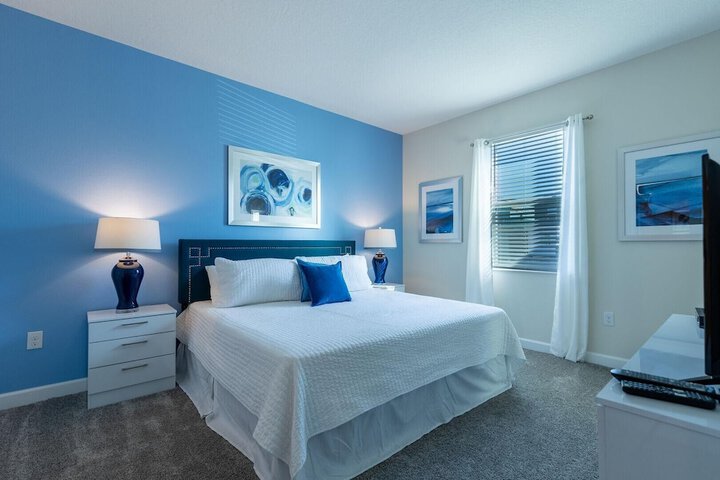 Room 2 of 32