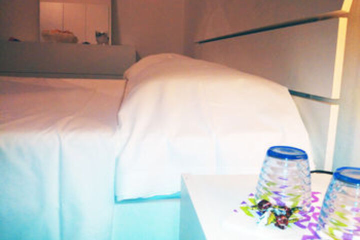 Room 52 of 98