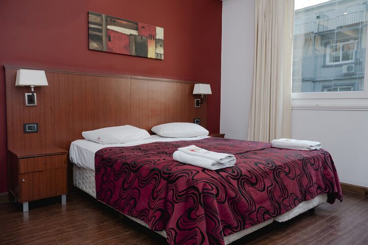 Room 16 of 40