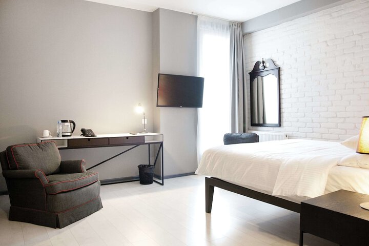 Room 16 of 36