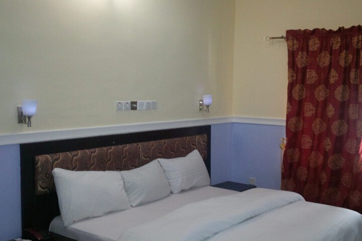 Room 4 of 15
