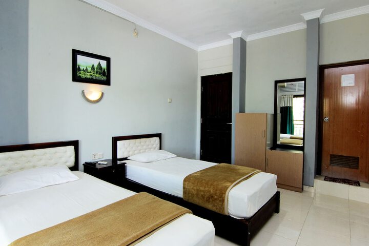 Room 8 of 33