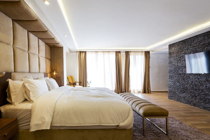 Room 27 of 77