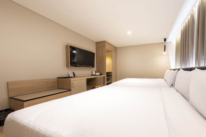 Room 12 of 144