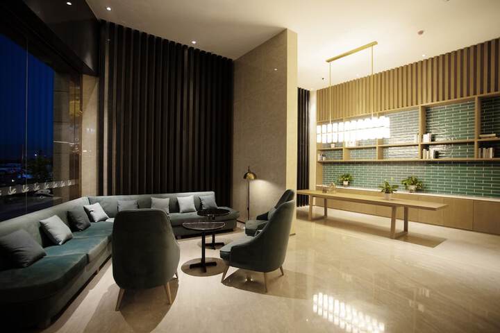 Hotel Interior 9 of 38