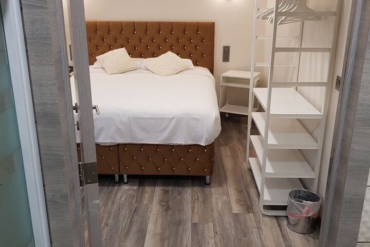 Room 33 of 70