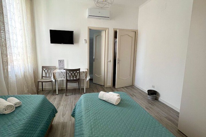 Room 8 of 43
