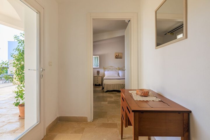 Room 6 of 80