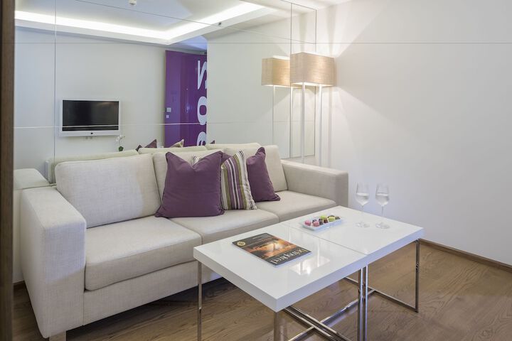 Room 9 of 47