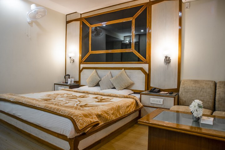 Room 6 of 31