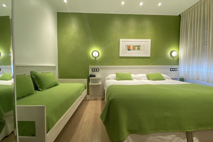 Room 12 of 32