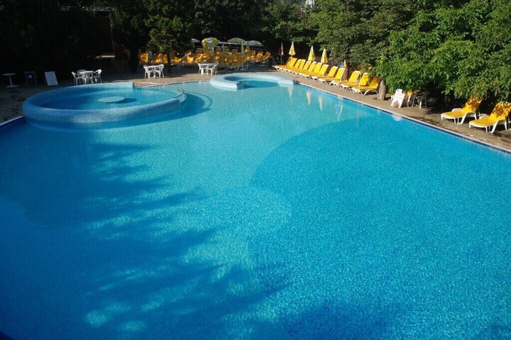 Pool 32 of 53