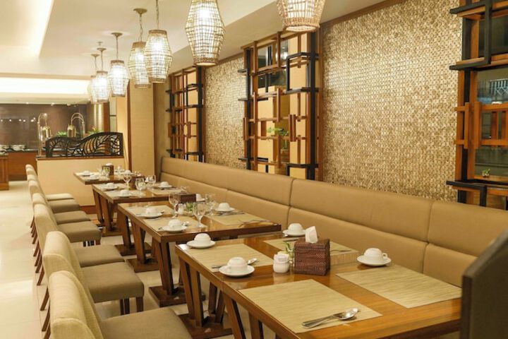 Dining 90 of 128
