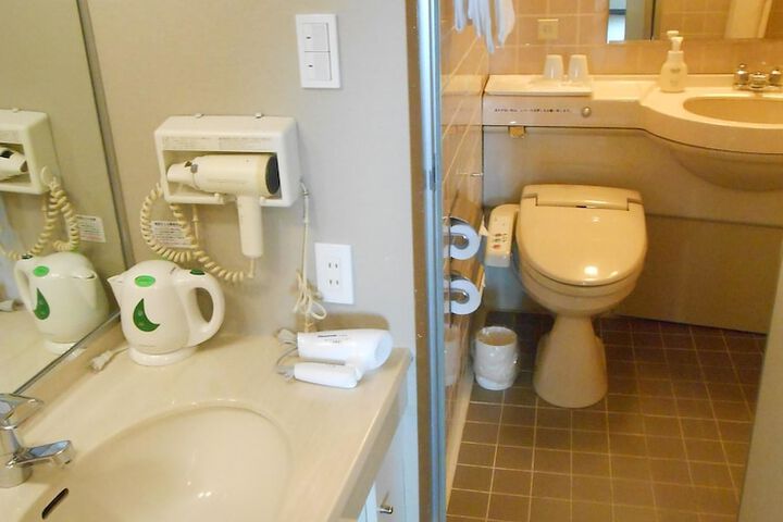 Room 11 of 20