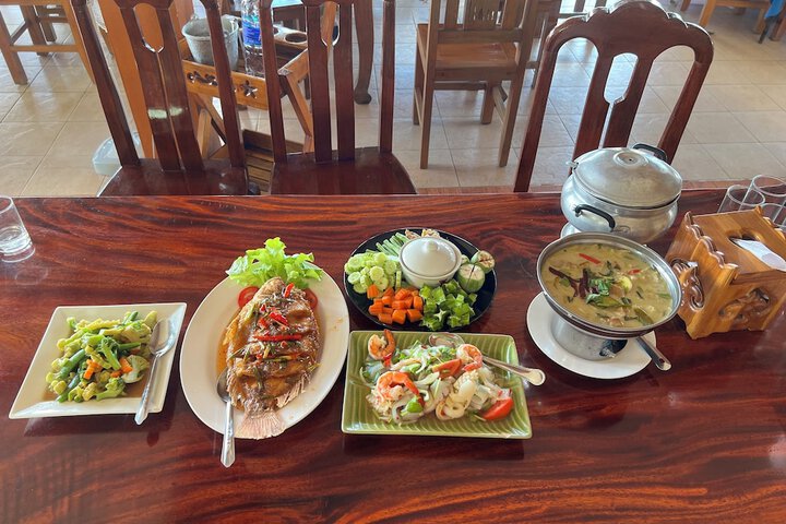 Dining 17 of 34