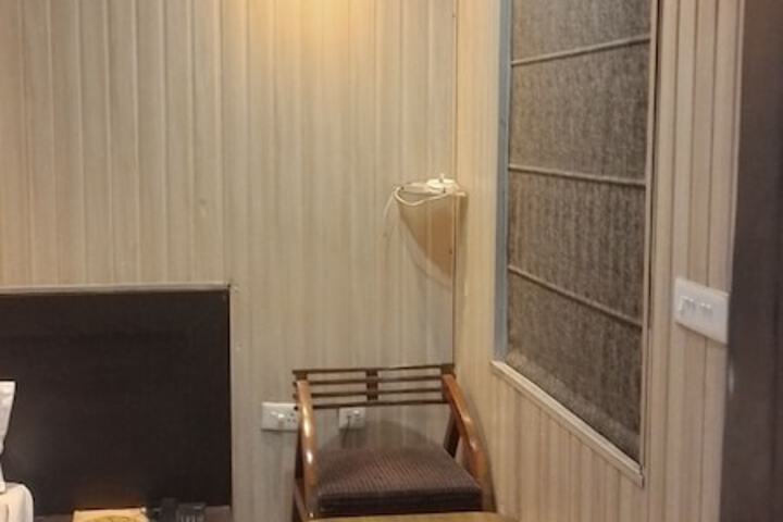 Room 5 of 17