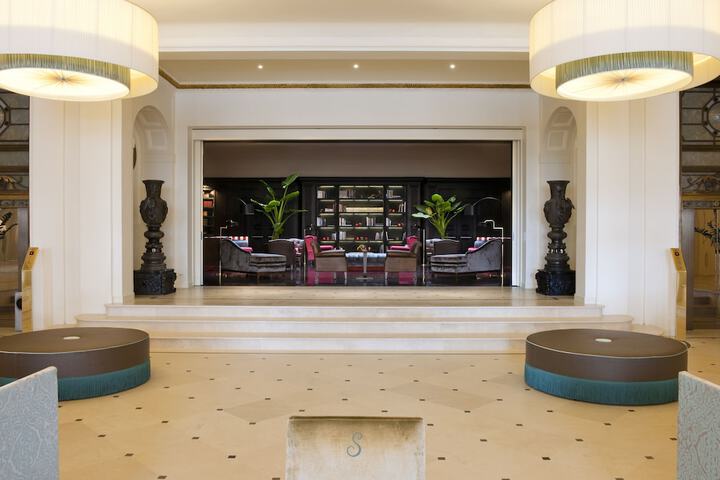 Entrance & Lobby