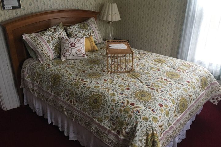 Basic Room 1 Queen Bed (4 of 18)