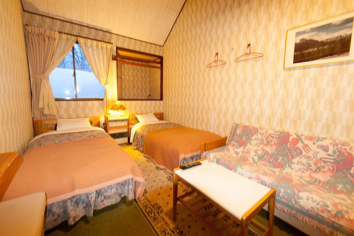 Room 11 of 77