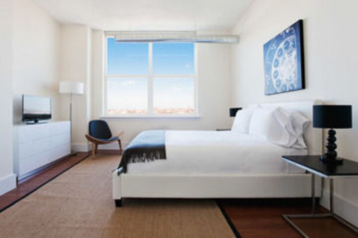 Room 17 of 39
