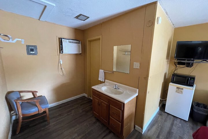 Room 5 of 38