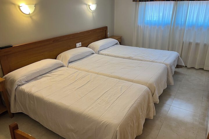Room 4 of 8