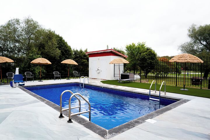 Hotel Pool
