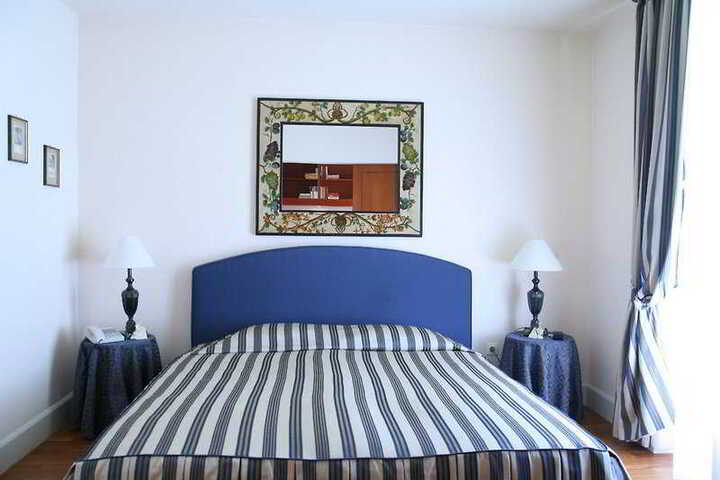 Room 6 of 8