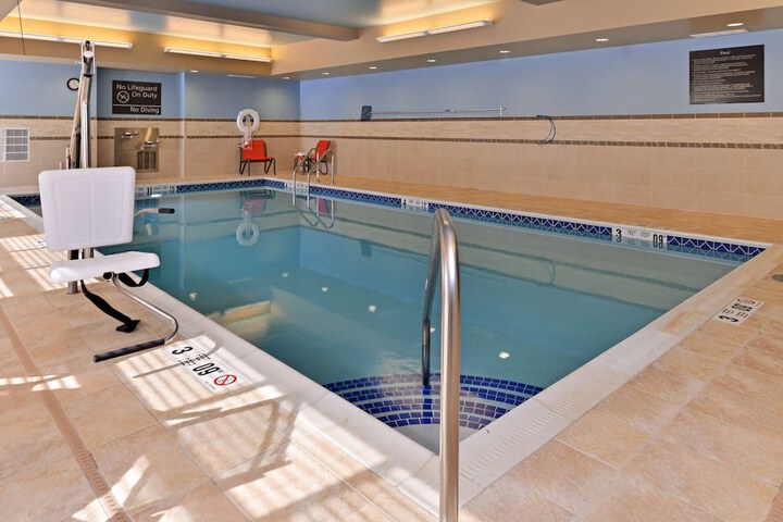 Pool 21 of 47