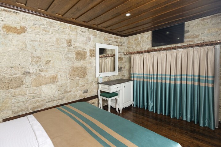Room 4 of 86