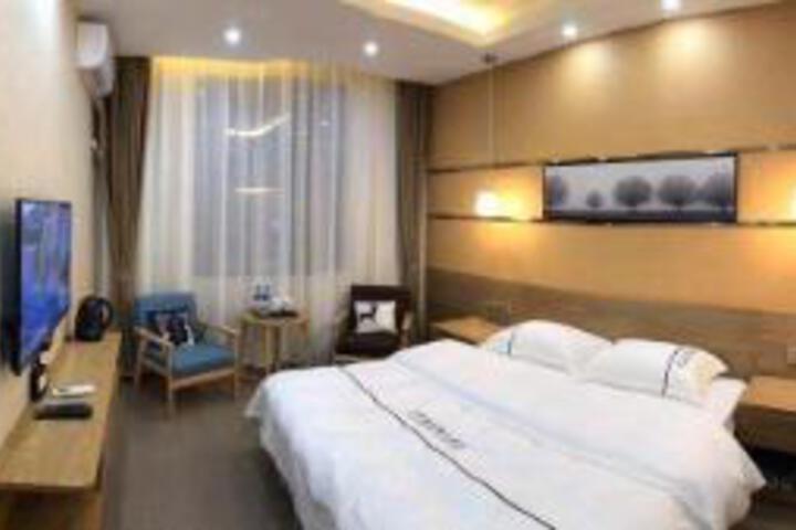 Room 5 of 6