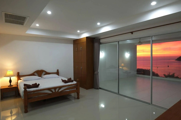 Room 2 of 18
