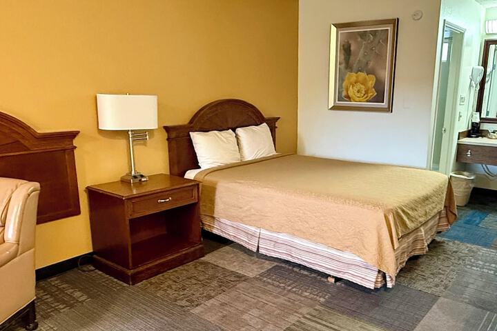 Room 8 of 27
