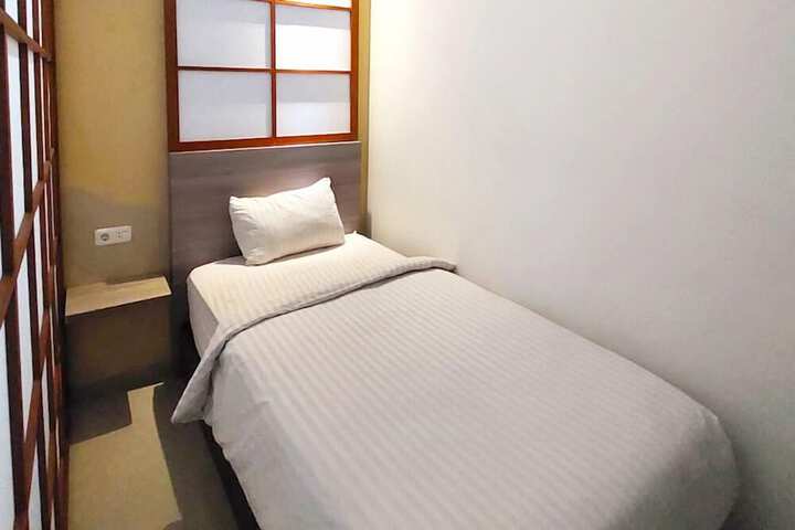 Room 10 of 20