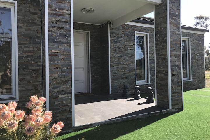 Hotel Exterior 65 of 72