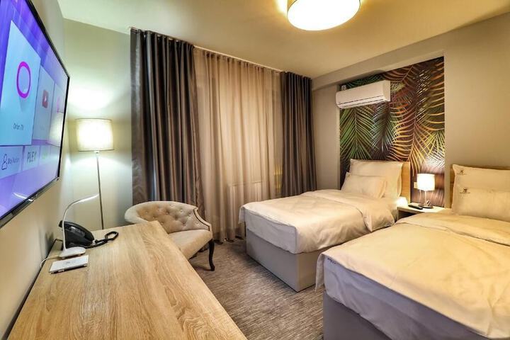 Room 7 of 24