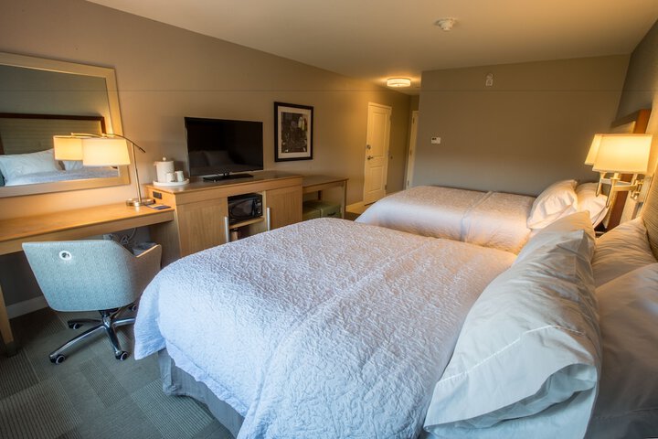 2 Queen Beds (5 of 12)